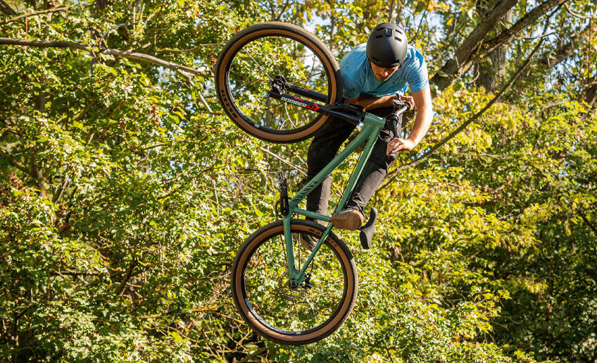 Dirt Bikes for Dirt Jump & Slopestyle | CANYON CA