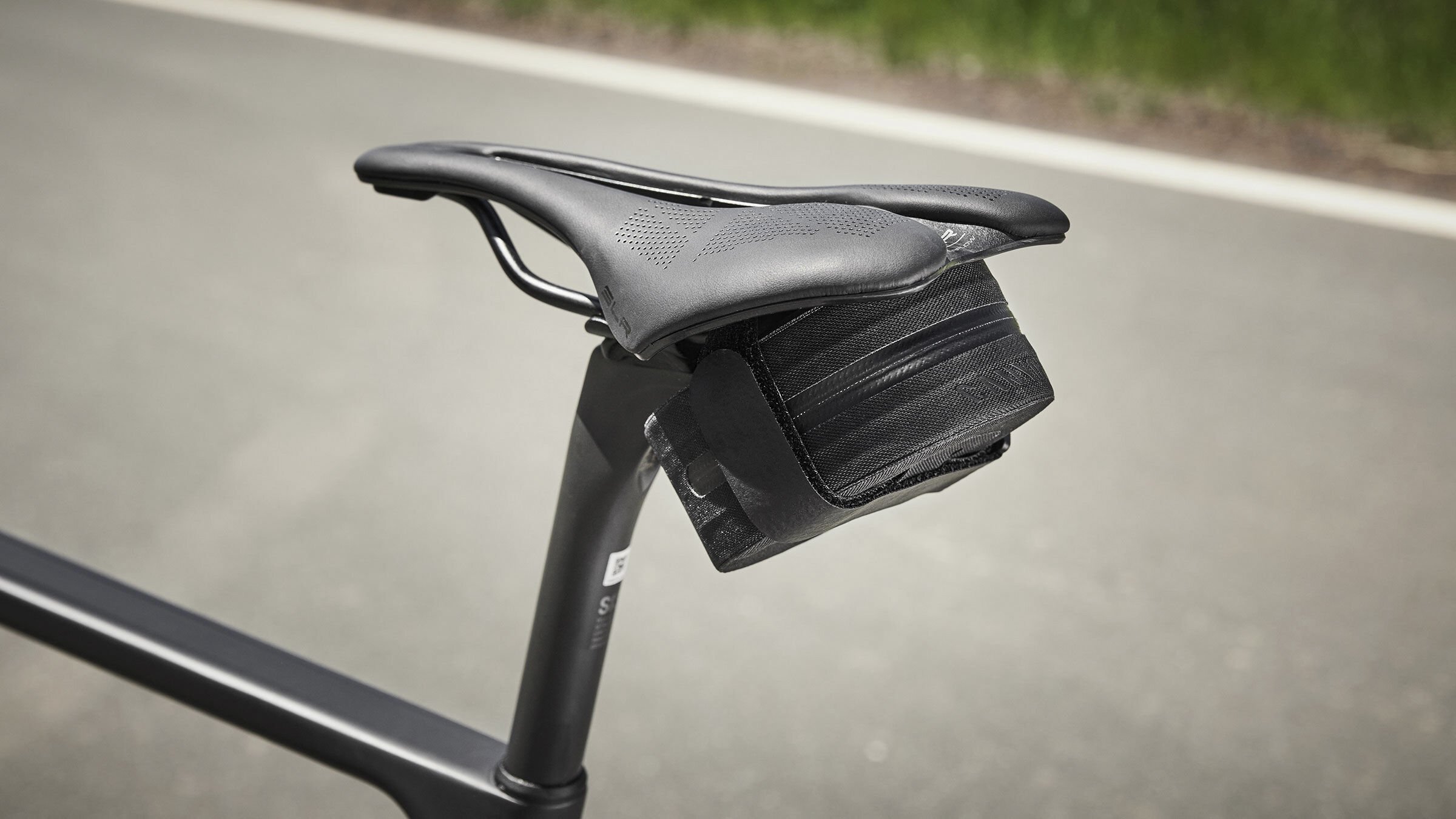 Review Vel Waterproof Saddle Bag Small  roadcc