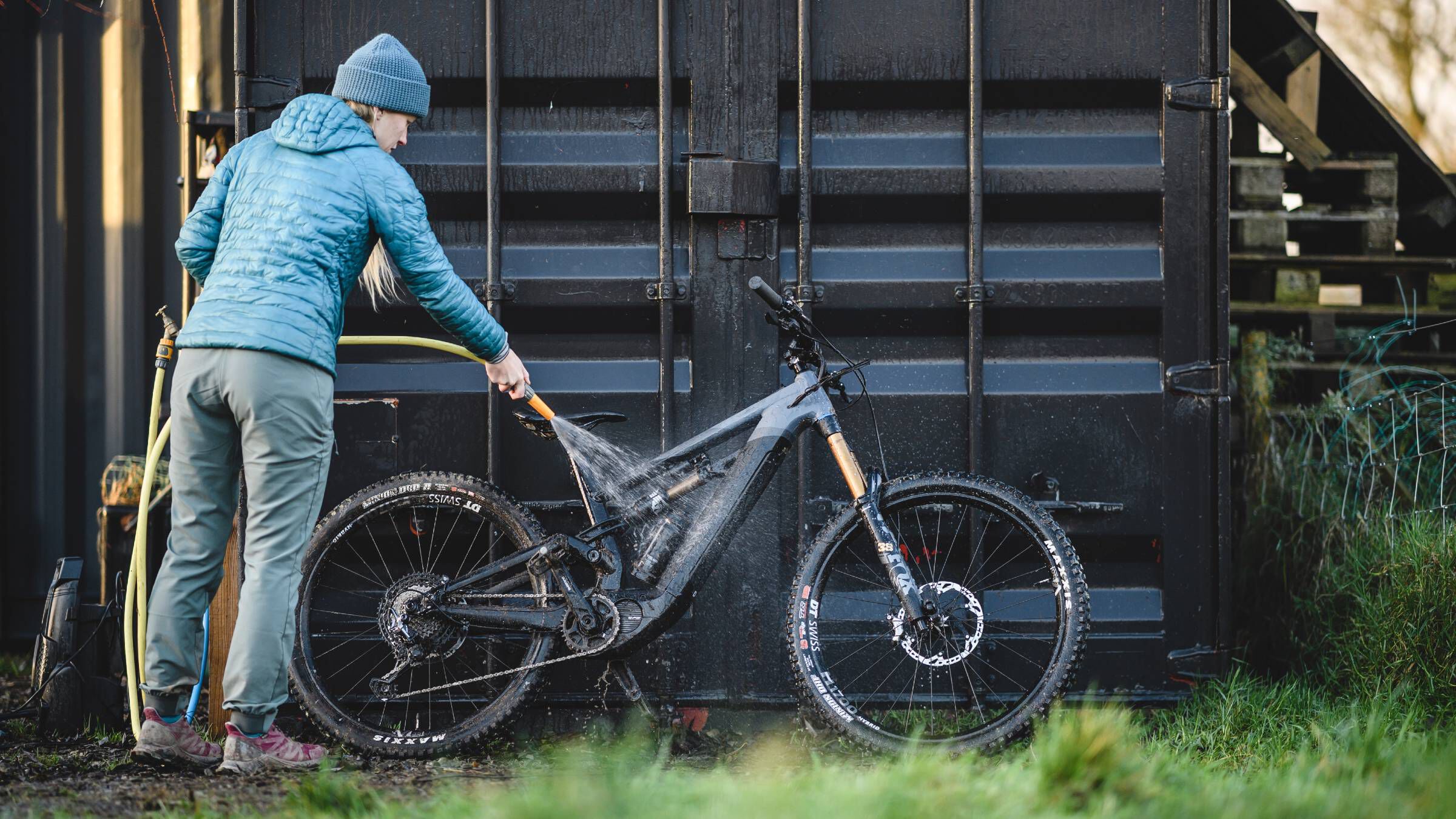 Cleaning outlet mountain bike