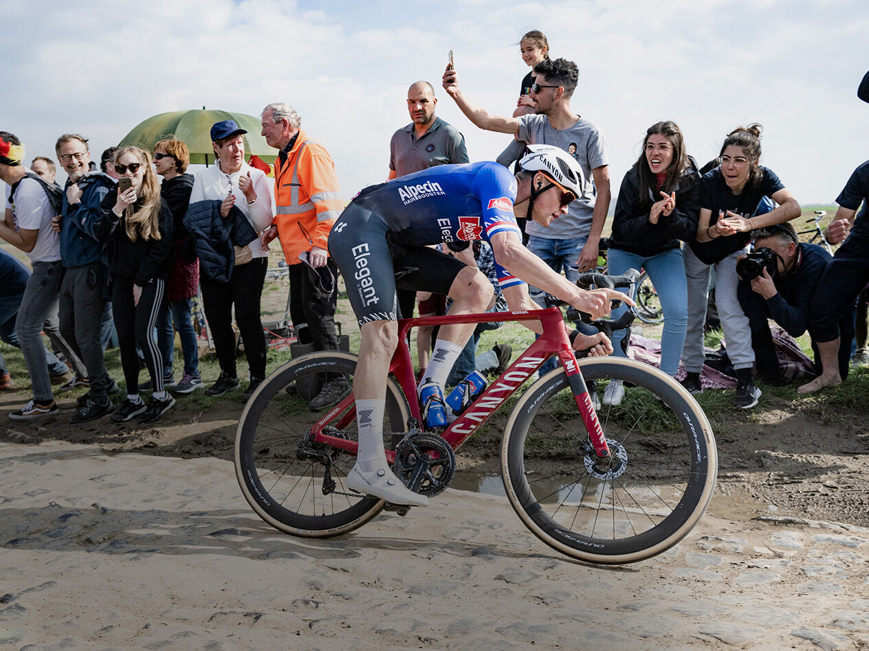 Aero road bike CANYON IN