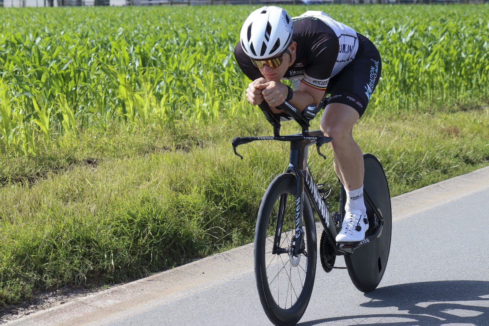 Ewoud Vromant (BE) demonstrated his prowess in the paracycling time trial