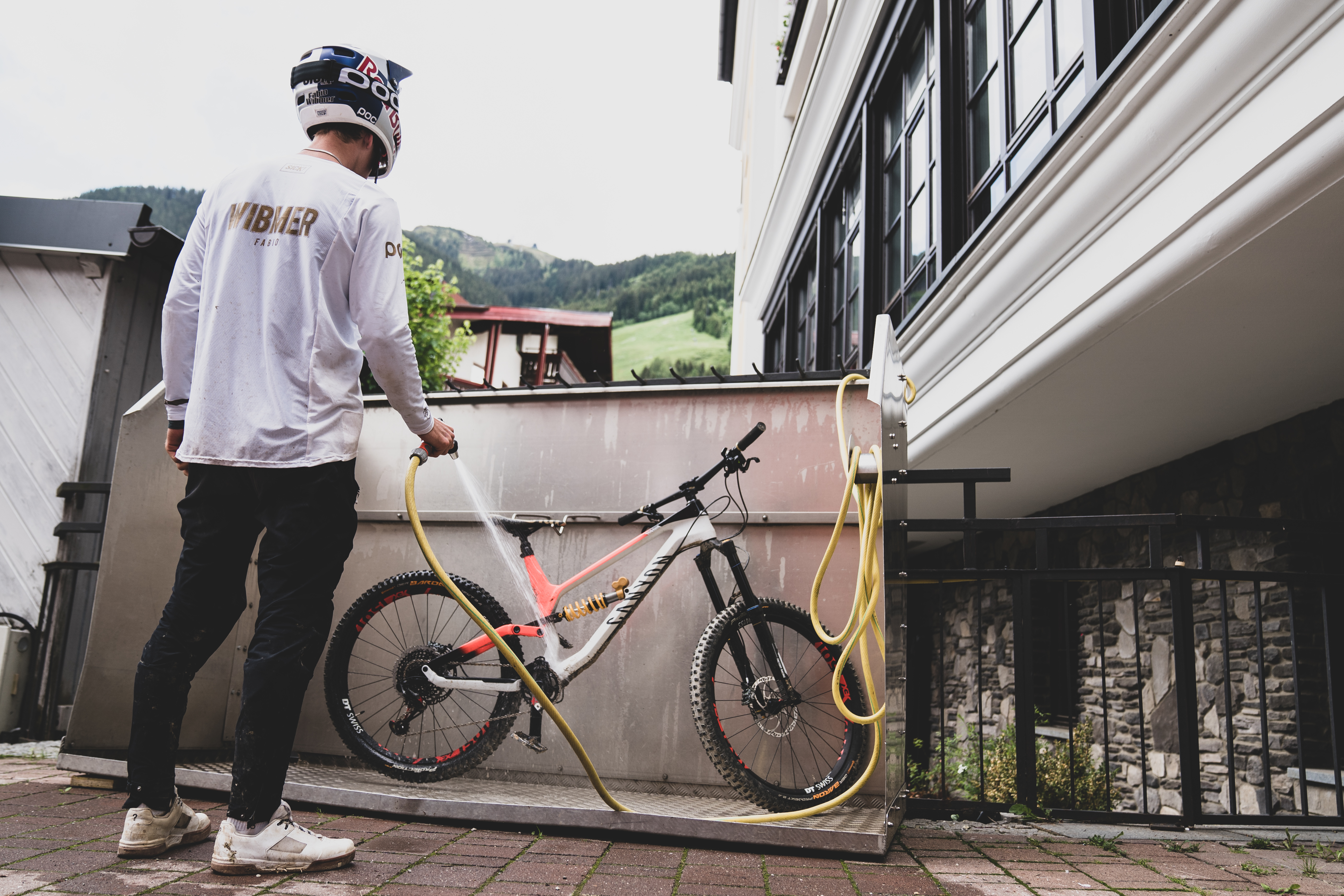 Cómo limpiar una bicicleta de montaña | CANYON ES