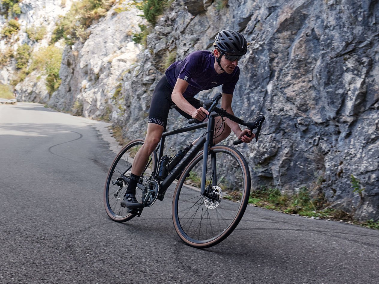 De Canyon Endurace vervaagt de grenzen tussen comfort en snelheid met een rijdynamiek die elke renner weet te bekoren