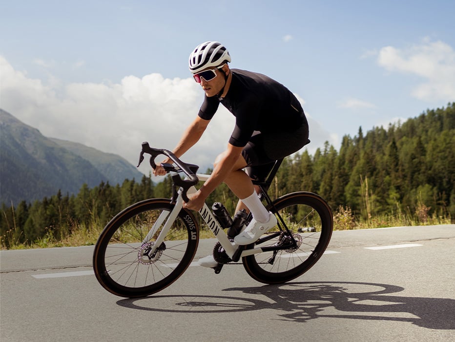 Al tientallen jaren zet de Canyon Ultimate de standaard voor racefietsen op de weg